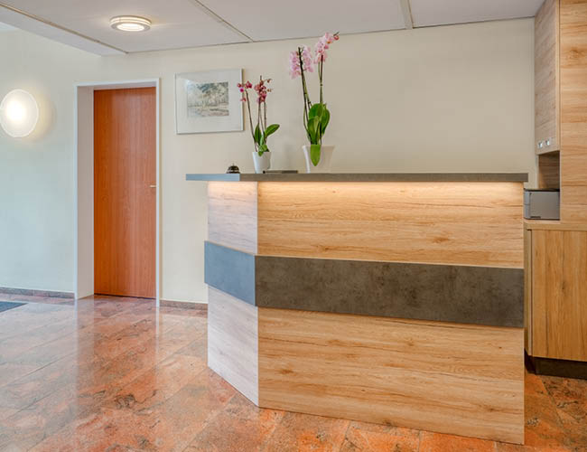 md_Hoteleinrichtungen_Einrichtungssysteme_Lobby-Rezeption-Empfang
