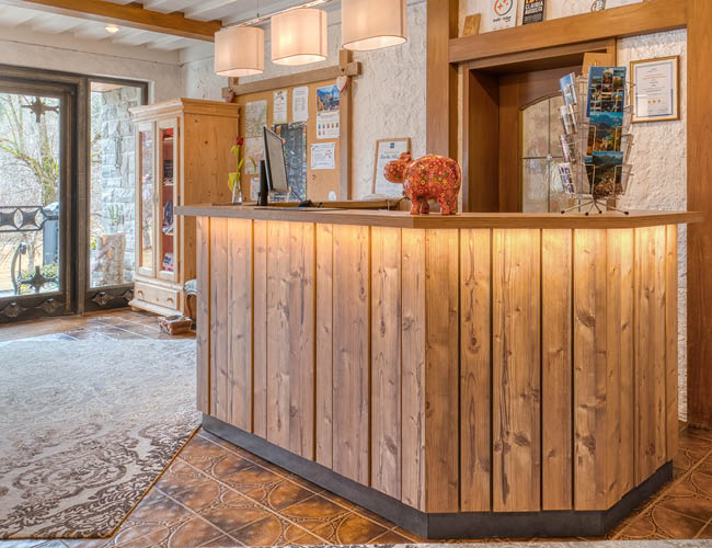 md_Hoteleinrichtungen_Einrichtungssysteme_Lobby-Rezeption-Empfang2